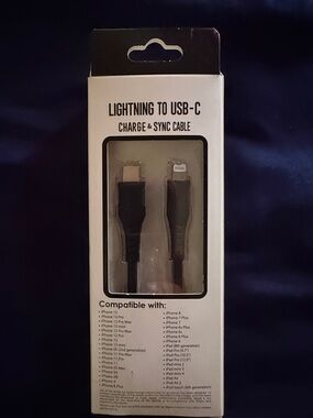 6 FT Lightning to USB-C Charge & Sync Cable - Black- new in box